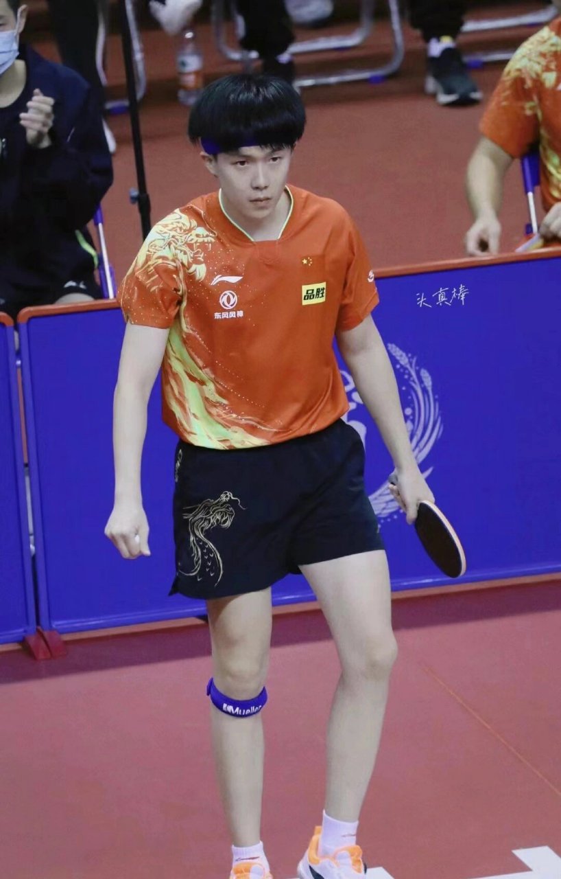 爱游戏投注-瞬间解读：选手动作流畅，速度超群