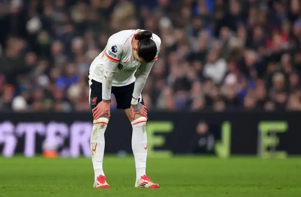 爱游戏官网登录网址-利物浦防守线迟迟未能成型，踉踉跄跄前行的简单介绍