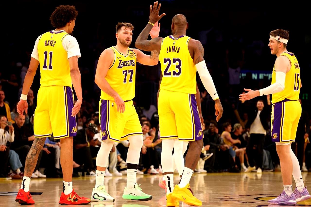 爱游戏网页版入口-热火奋力反击，湖人险胜勇士的简单介绍