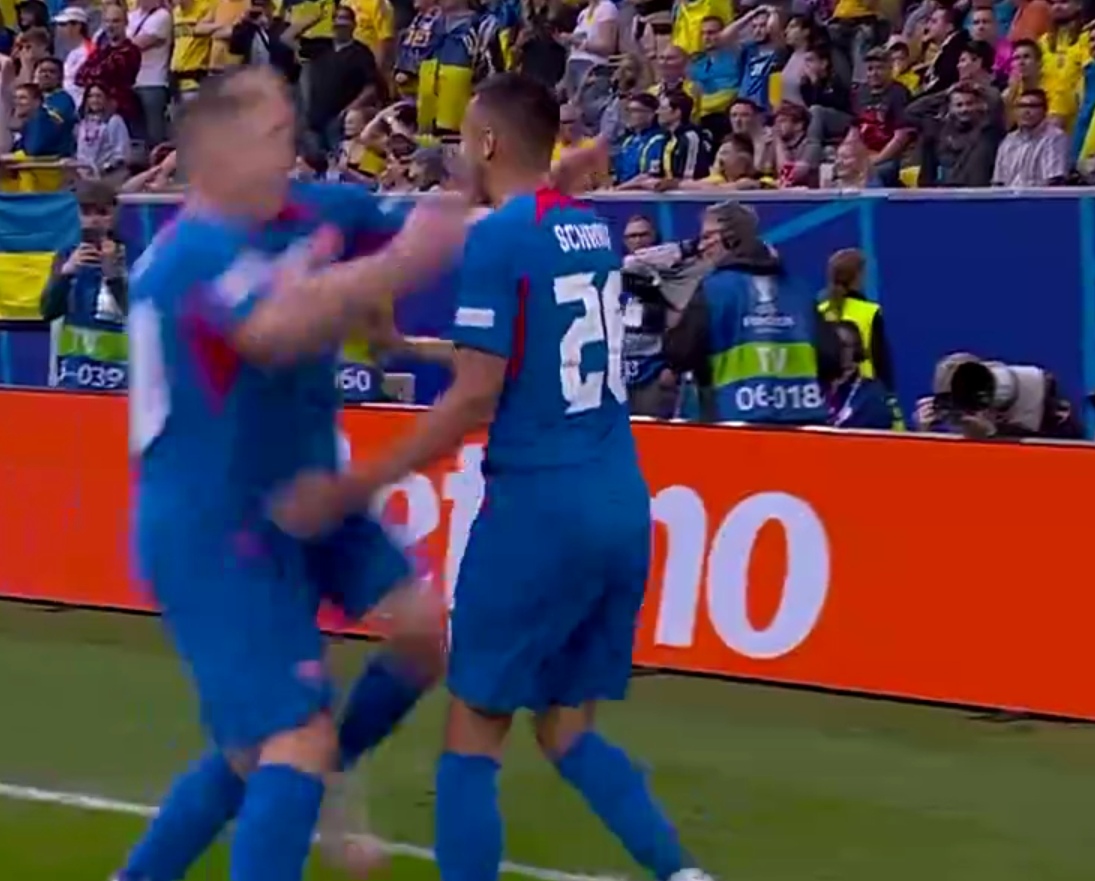 爱游戏直播-欧洲杯预选赛冠军悬念重重，球队士气高涨的简单介绍