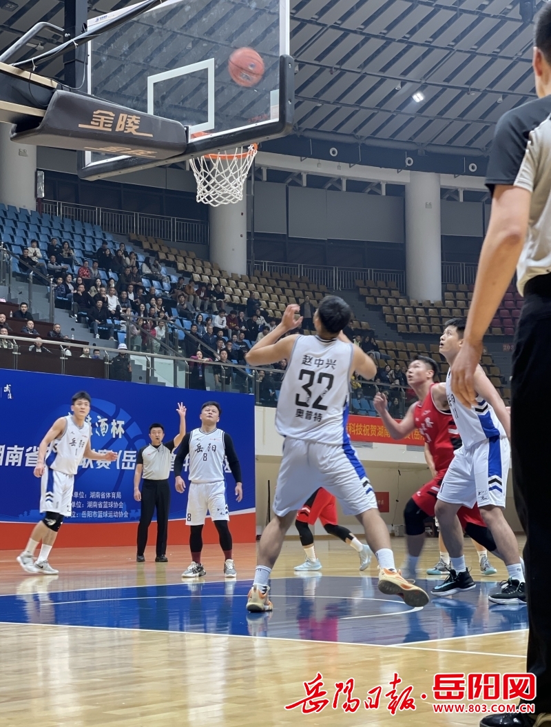 爱游戏中国官网-湖南队主场击败劲敌，获得关键胜利