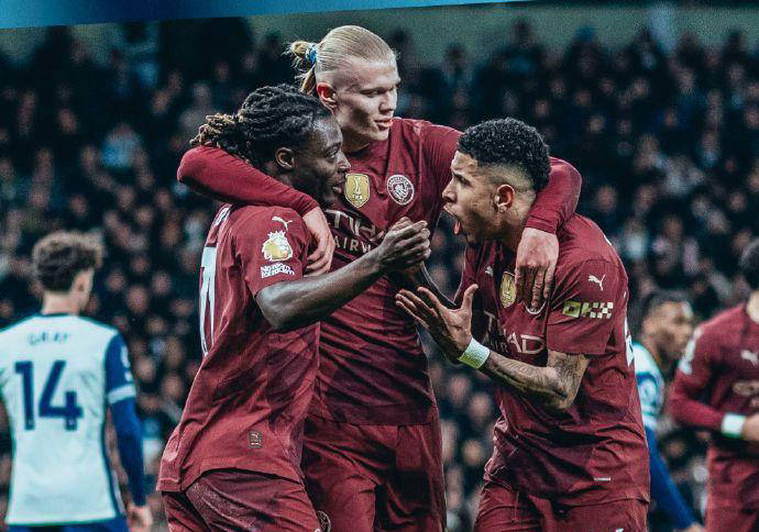 曼联客场大胜巴黎圣日耳曼,逆袭实力擒敌 曼联客场大胜巴黎圣日耳曼,逆袭实力擒敌