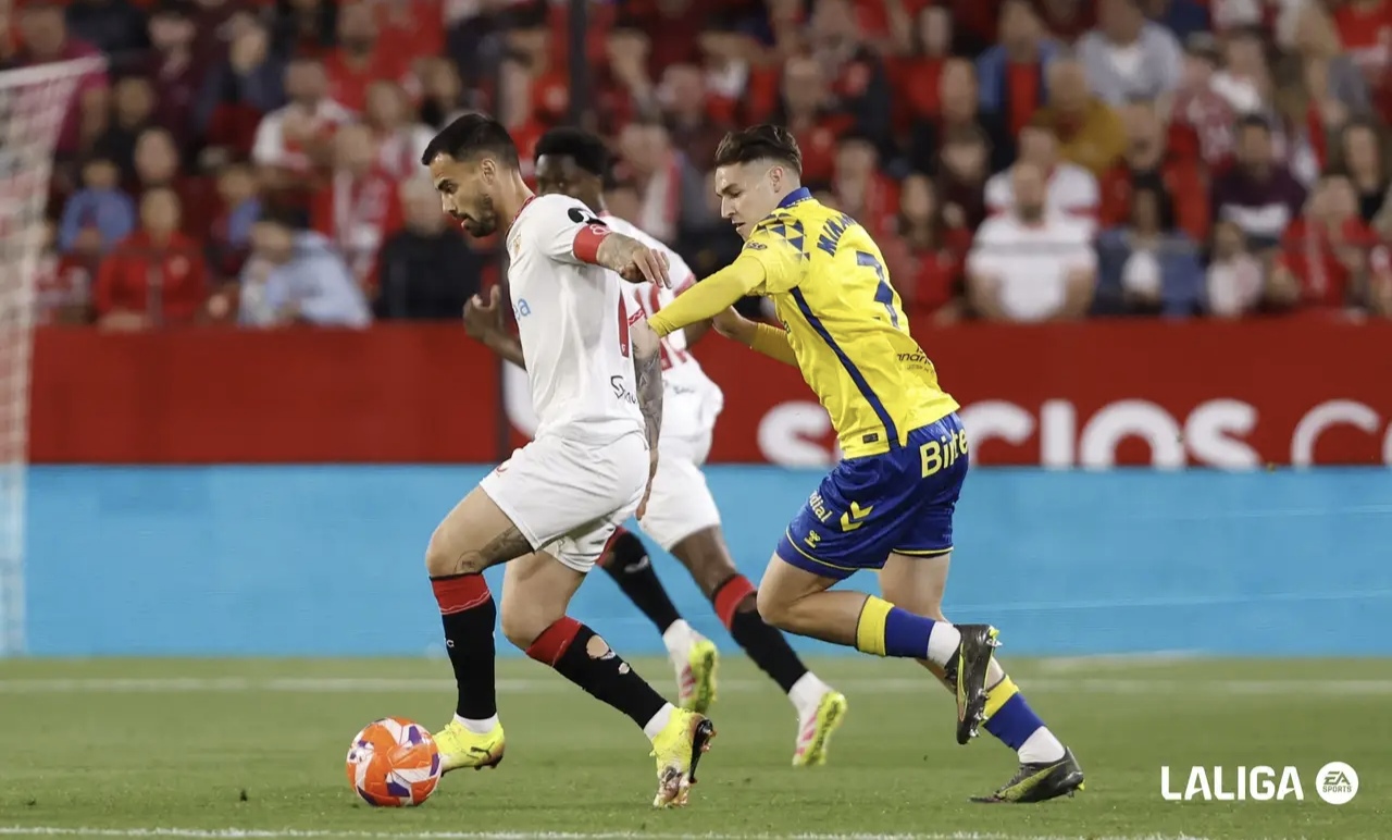 爱游戏平台-包含西甲球队在客场取胜，实现三连胜助攻排名的词条