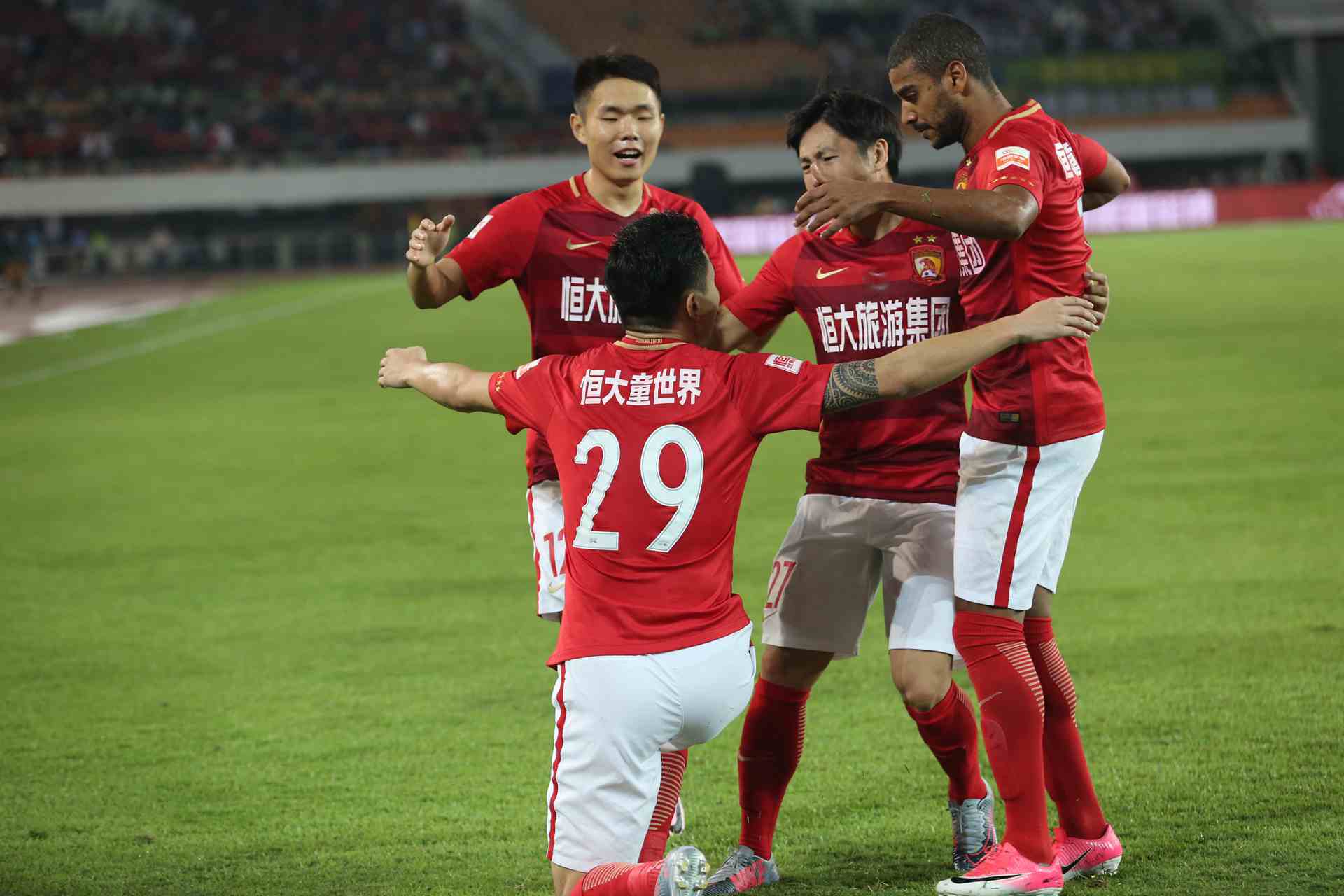 恒大击败华夏，取得一场紧要胜利