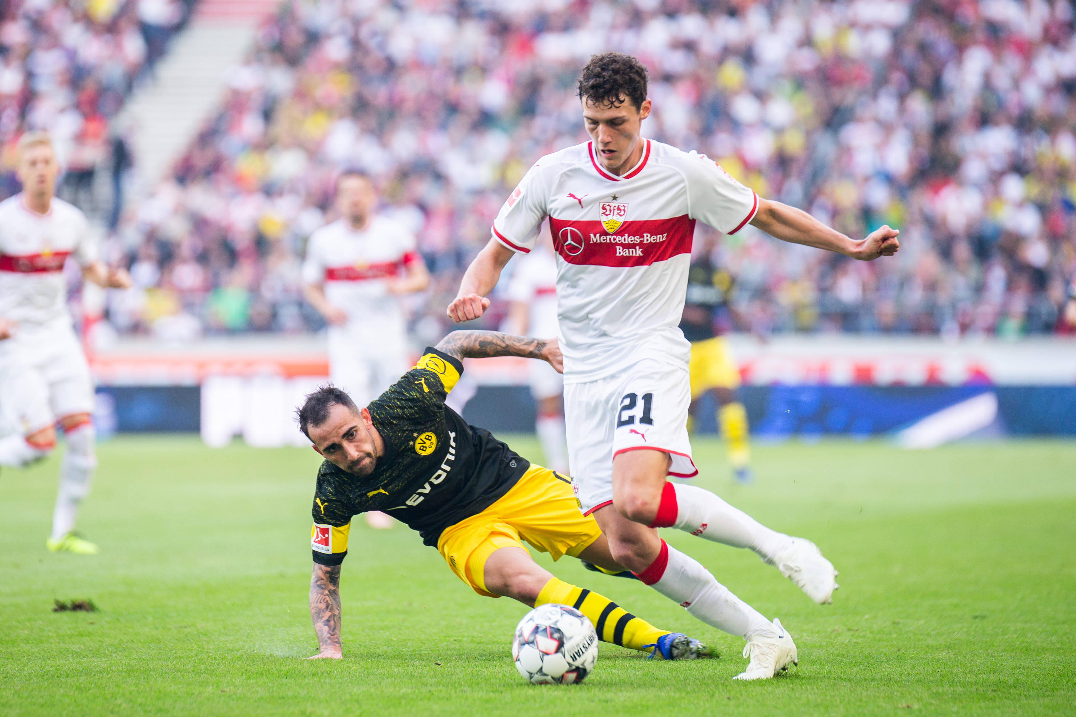 拜仁慕尼黑取胜告捷,卫冕未现裂痕的简单介绍 拜仁慕尼黑取胜告捷,卫冕未现裂痕的简单介绍