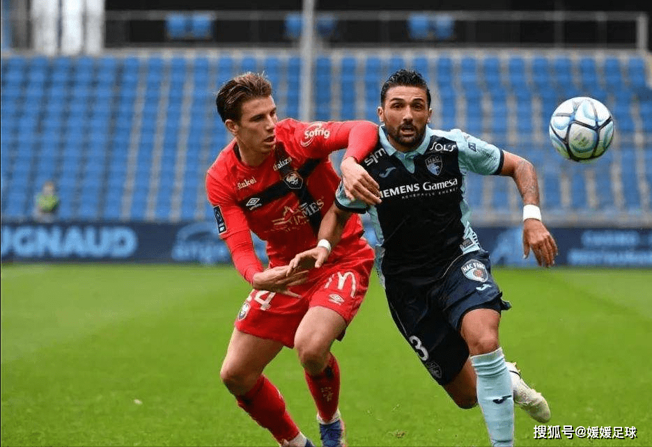 尼姆客场遭遇一场火爆对决,失去领先优势 尼姆客场遭遇一场火爆对决,失去领先优势