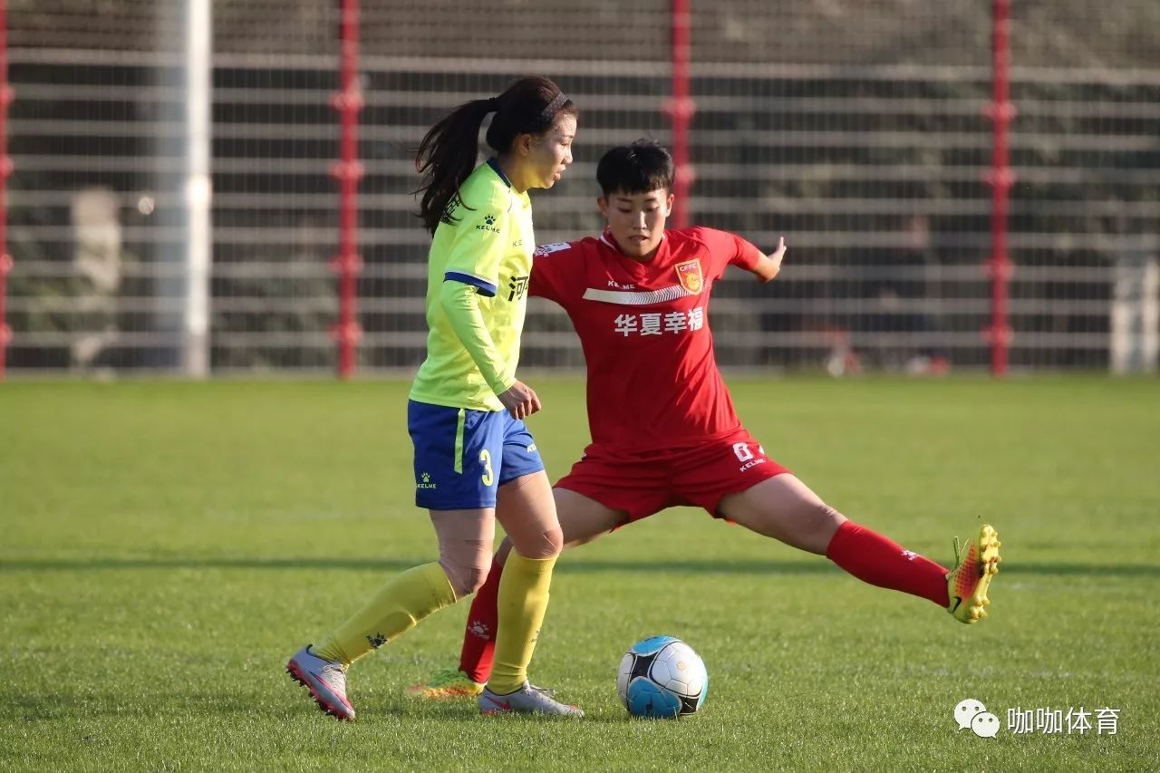 爱游戏网址-墨尔本女足争夺冠军，斗志昂扬