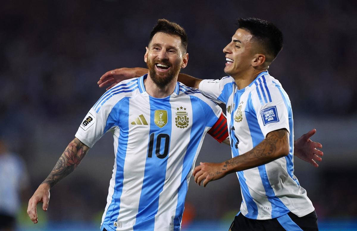 阿根廷与巴西的名将在赛场上交锋 阿根廷与巴西的名将在赛场上交锋