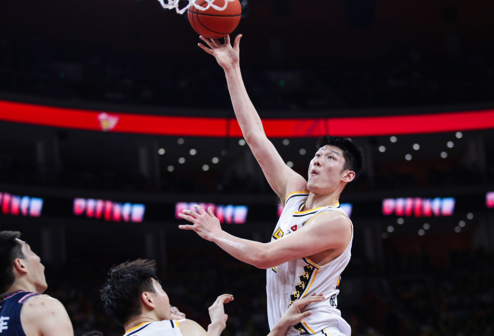 广厦男篮火力全开,横扫对手取胜 广厦男篮火力全开,横扫对手取胜