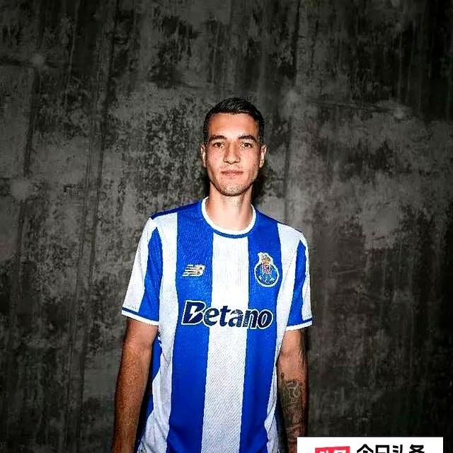 巴西边卫或将转会至英超豪门，为球队稳固防线