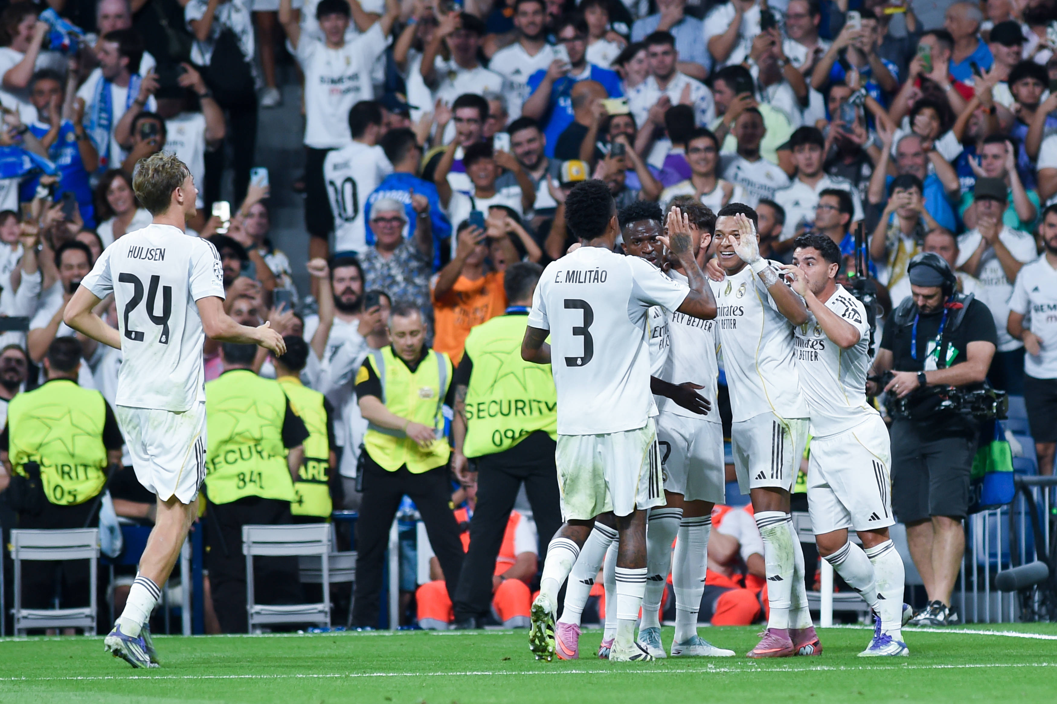 巴黎圣日尔曼迎战里尔：豪门对决将揭晓胜负的简单介绍