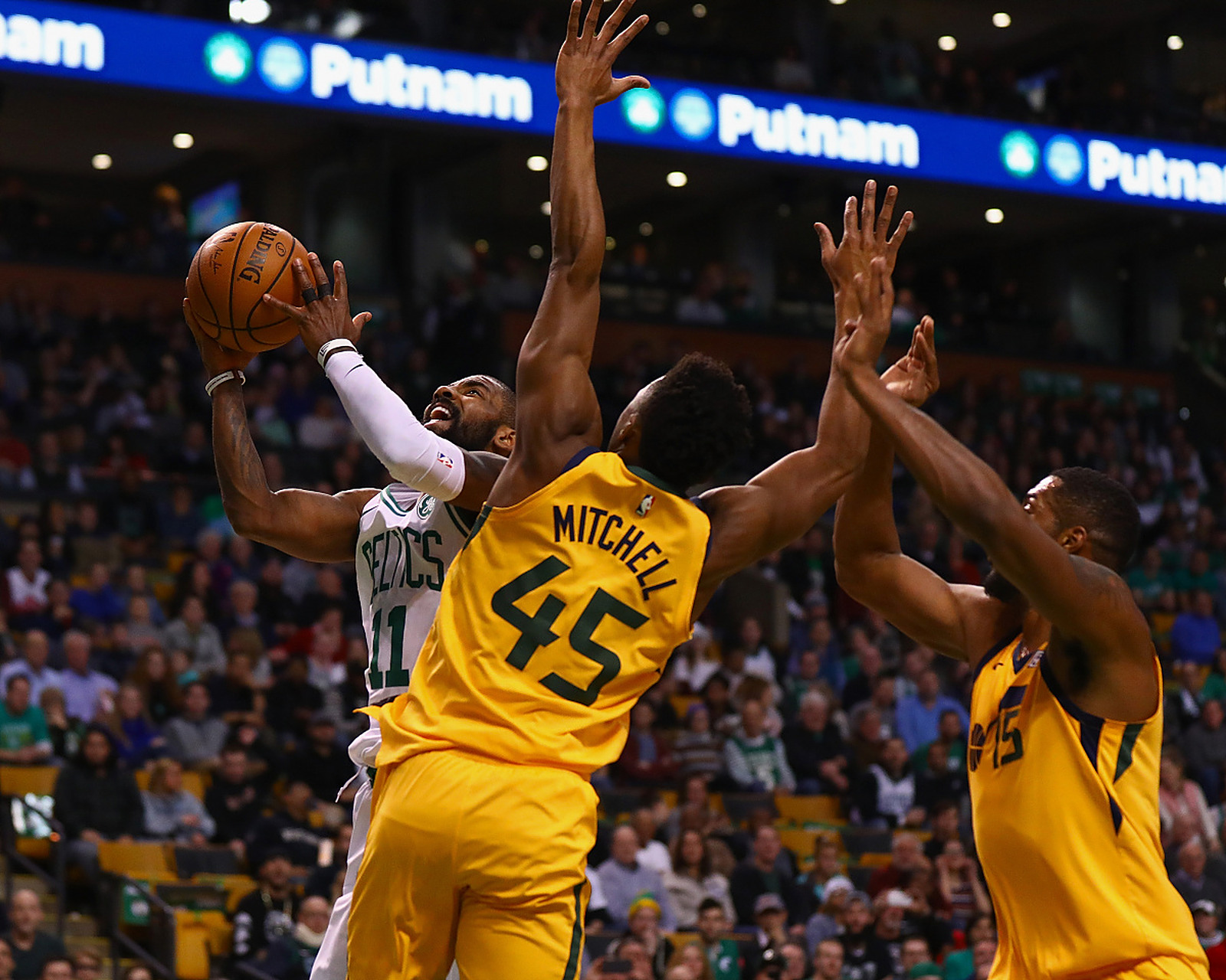 包含湖人队遭遇连败，卫冕之路艰辛的词条