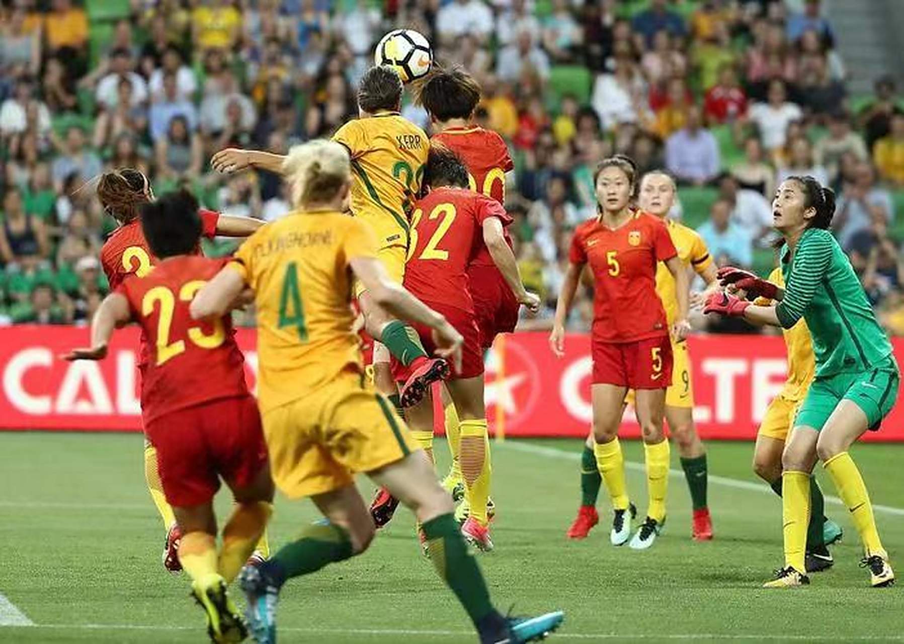 世界各地热火朝天的女足比赛,掀起球迷狂潮 世界各地热火朝天的女足比赛,掀起球迷狂潮