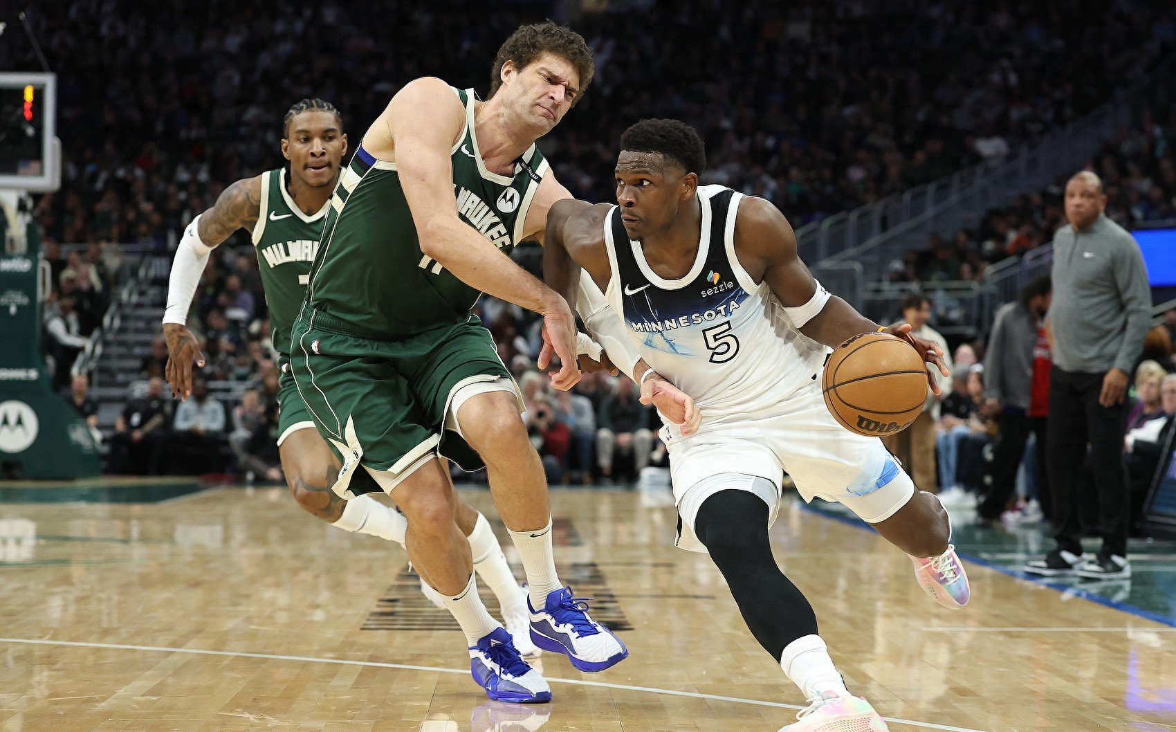 爱游戏直播-猛龙力克公牛，森林狼击败太阳