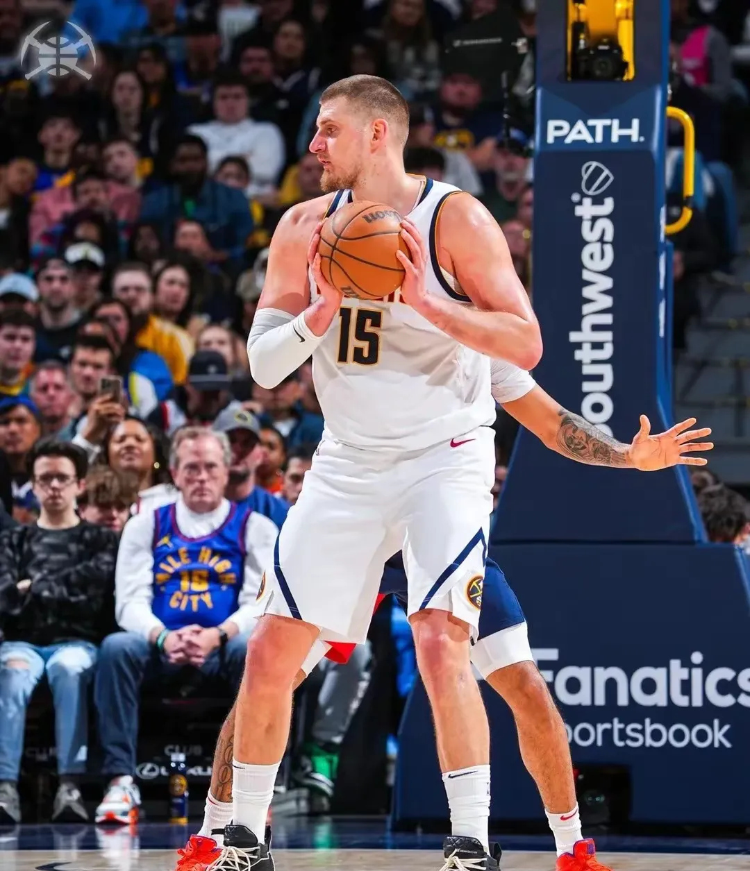 掘金终结勇士连胜，约基奇砍下28分的简单介绍