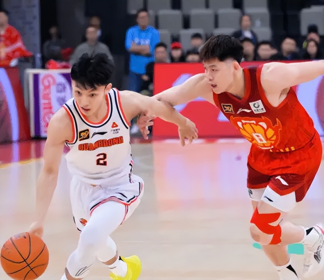 广东队控卫大放异彩,带领球队取胜 广东队控卫大放异彩,带领球队取胜