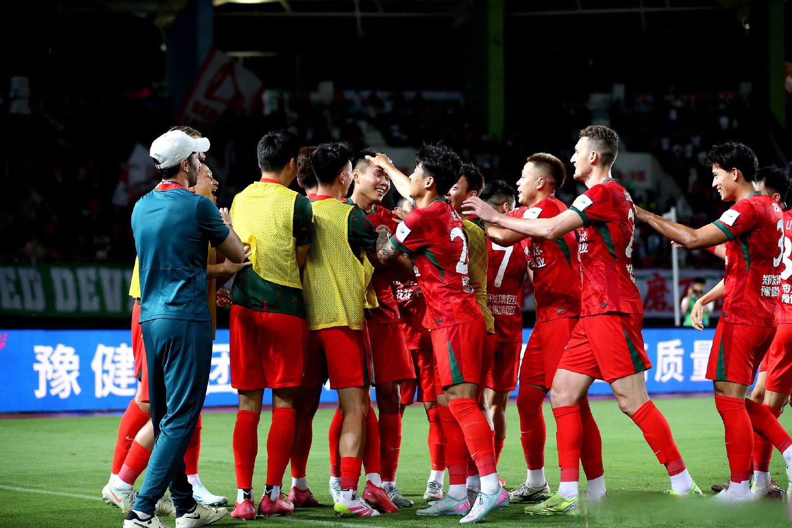 爱游戏官网app-多支国内足球俱乐部在激烈比赛中对抗的简单介绍