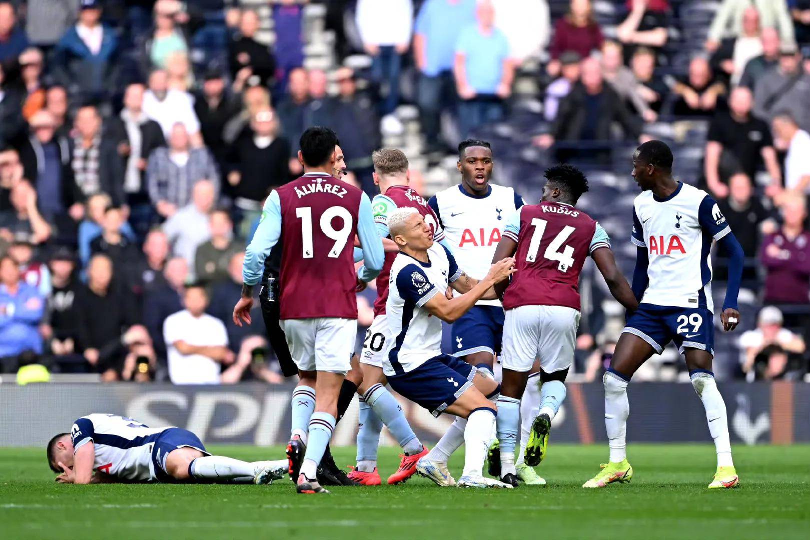 爱游戏馆-曼彻斯特市对决伯恩利，双方火拼